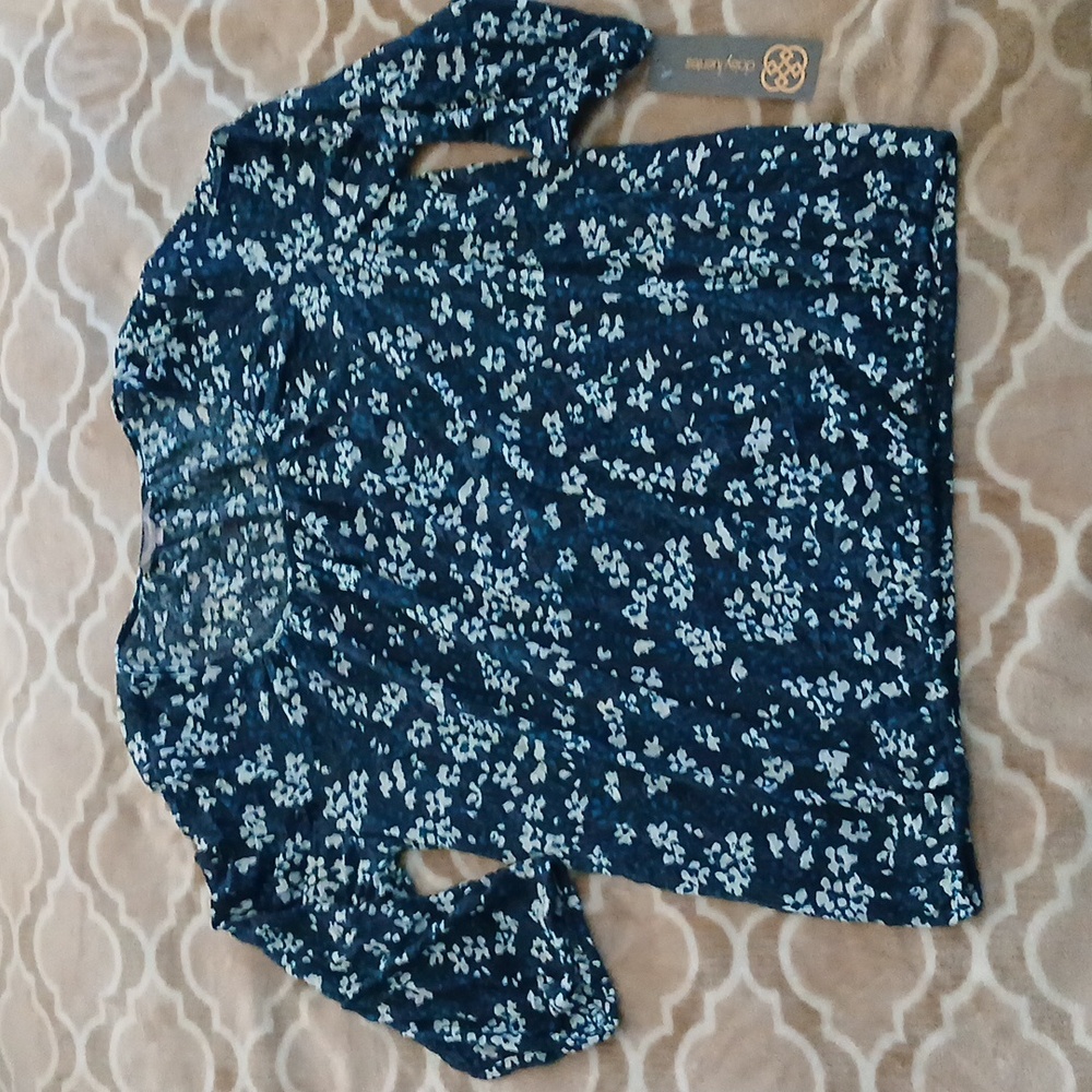 Daisy Fuentes Crinkle Top, Size XL, NWT